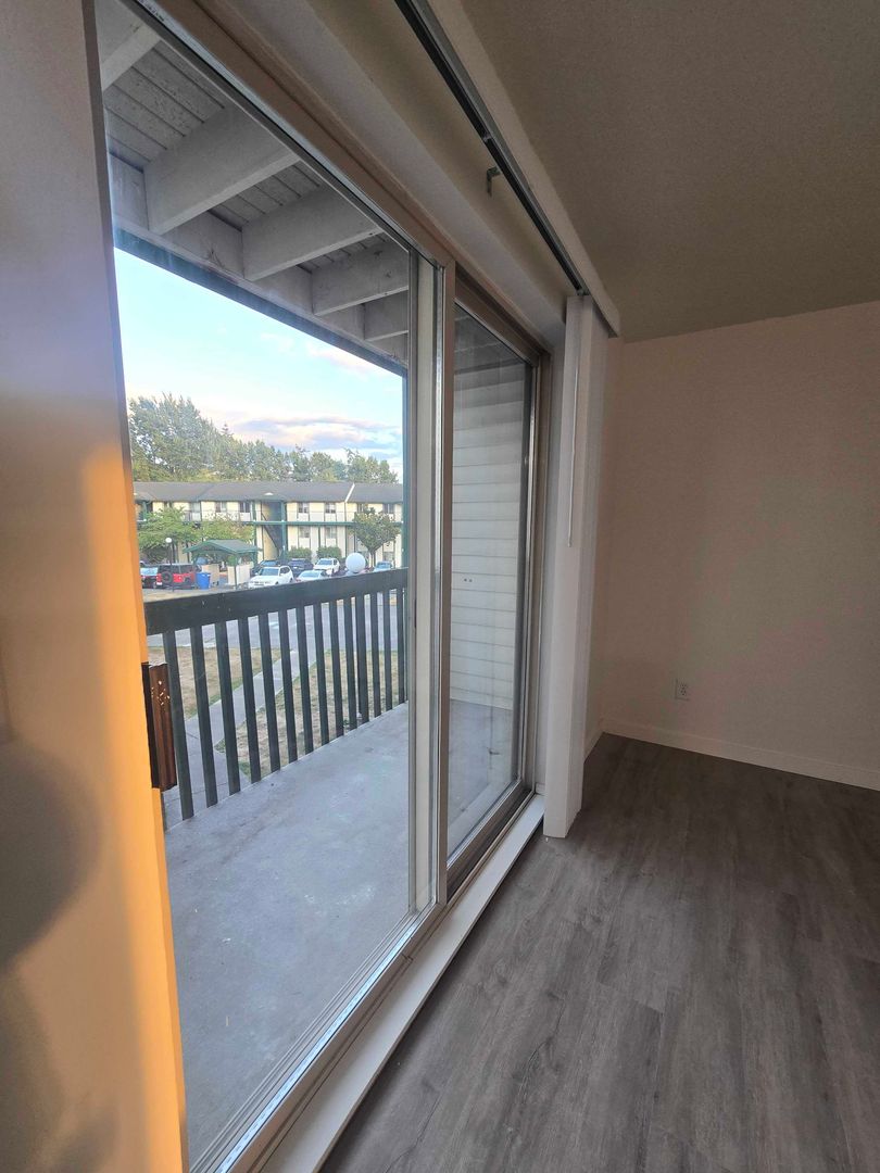 Bellingham Apartment: 258 E Bakerview Rd