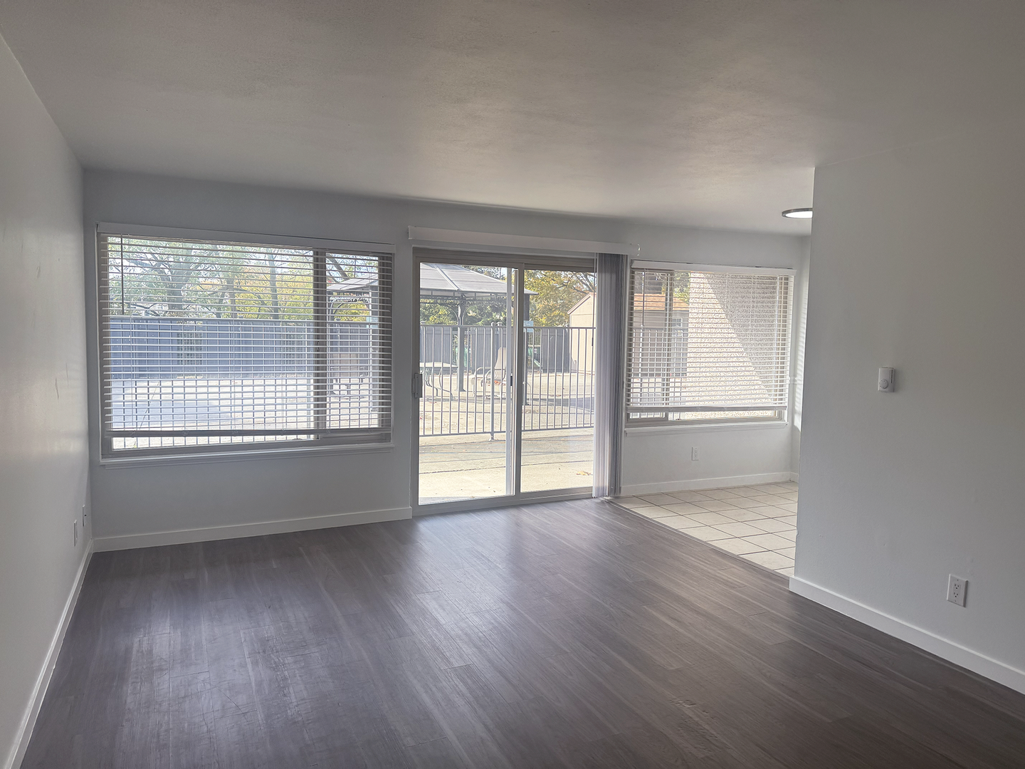 Burien Apartment: 143 S 152nd St