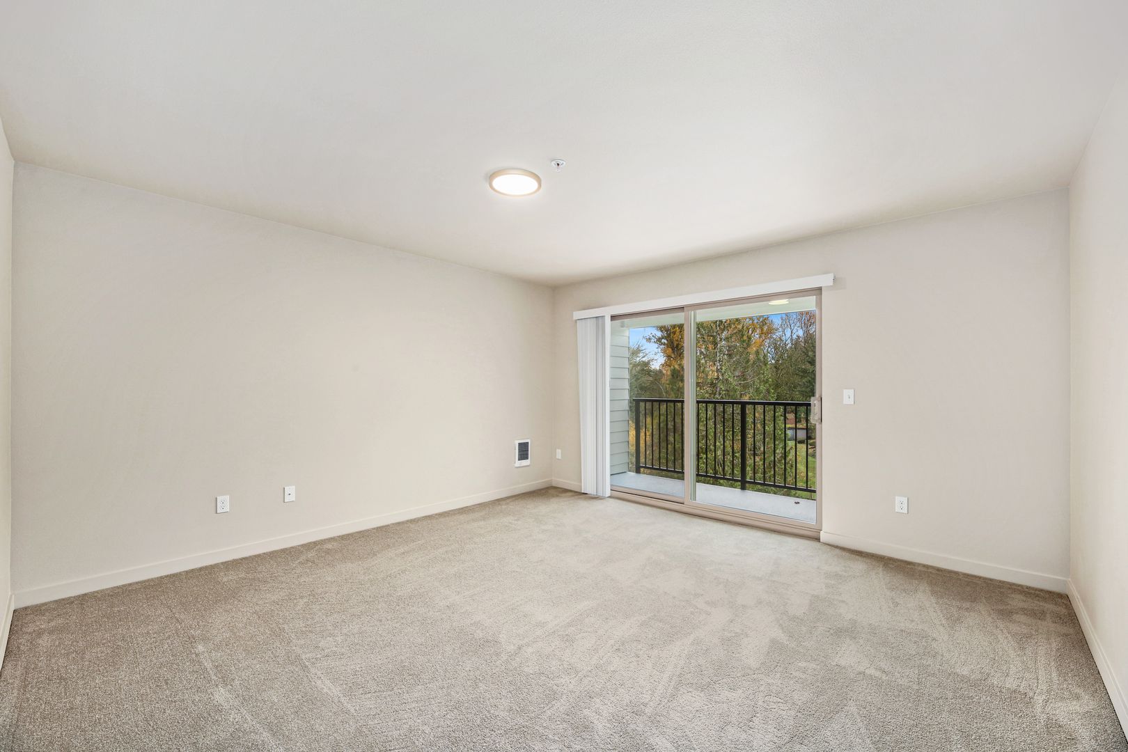 Kent Apartment: 4821 S. Kent Des Moines Rd