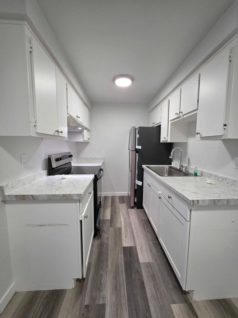 Everett Apartment: 4126 Hoyt Ave