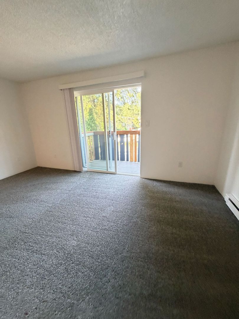 Bothell Apartment: 11119 Woodinville Dr