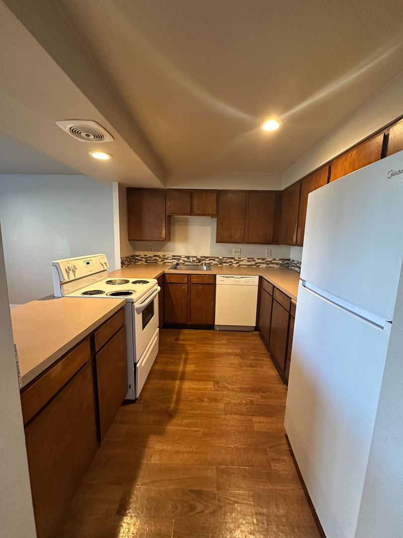 Bellingham Apartment: 2728 West Maplewood Ave