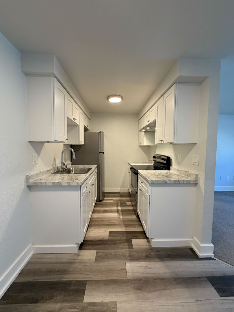 Everett Apartment: 4126 Hoyt Ave