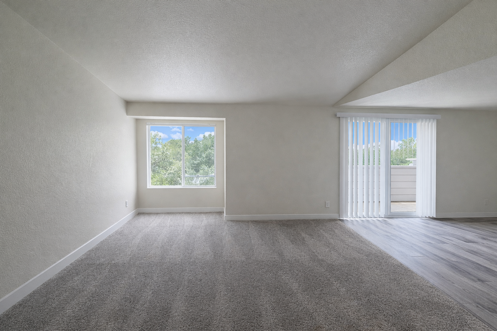 Burien Apartment: 327 S 177th Pl