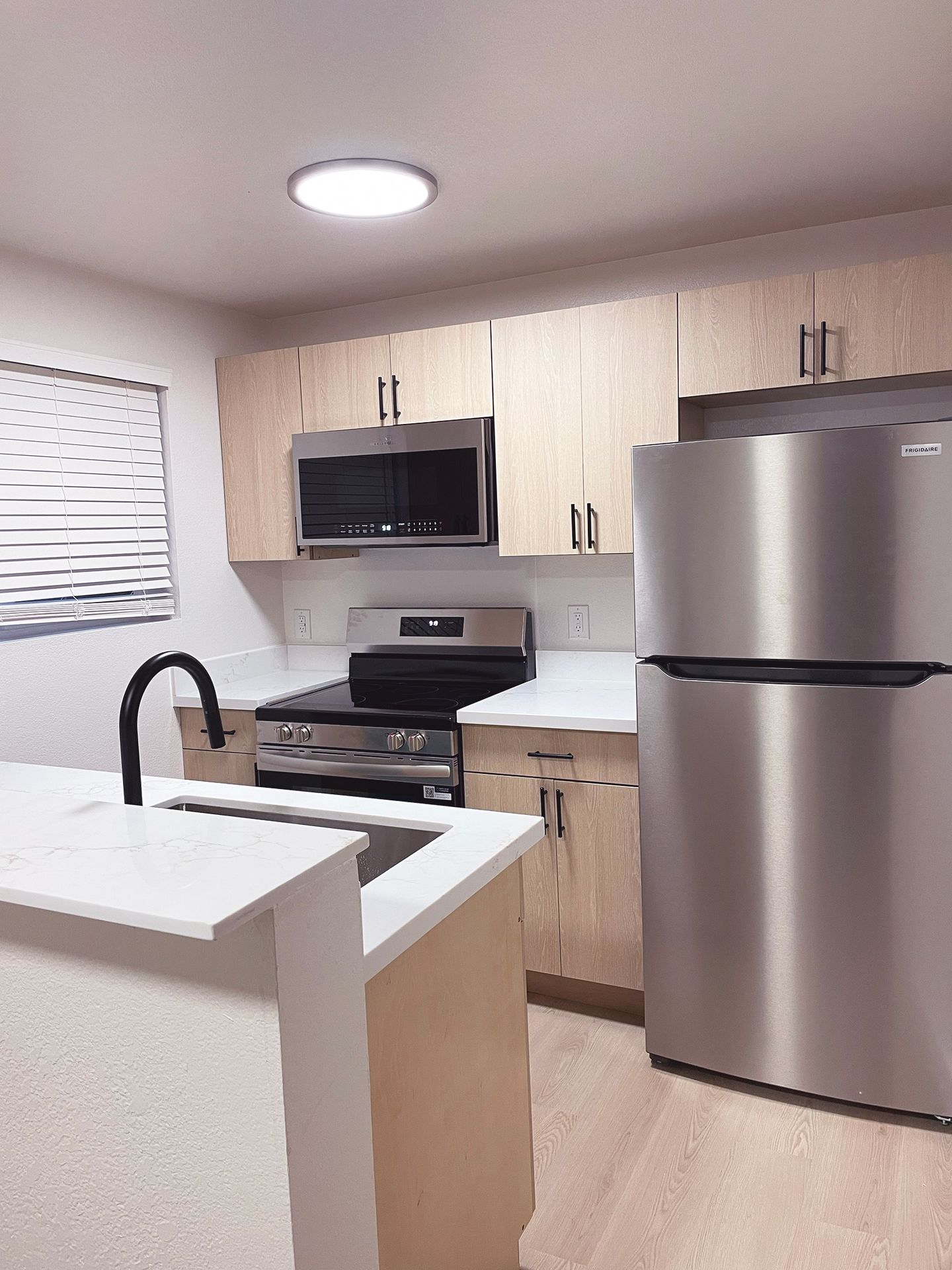 Burien Apartment: 327 S 177th Pl