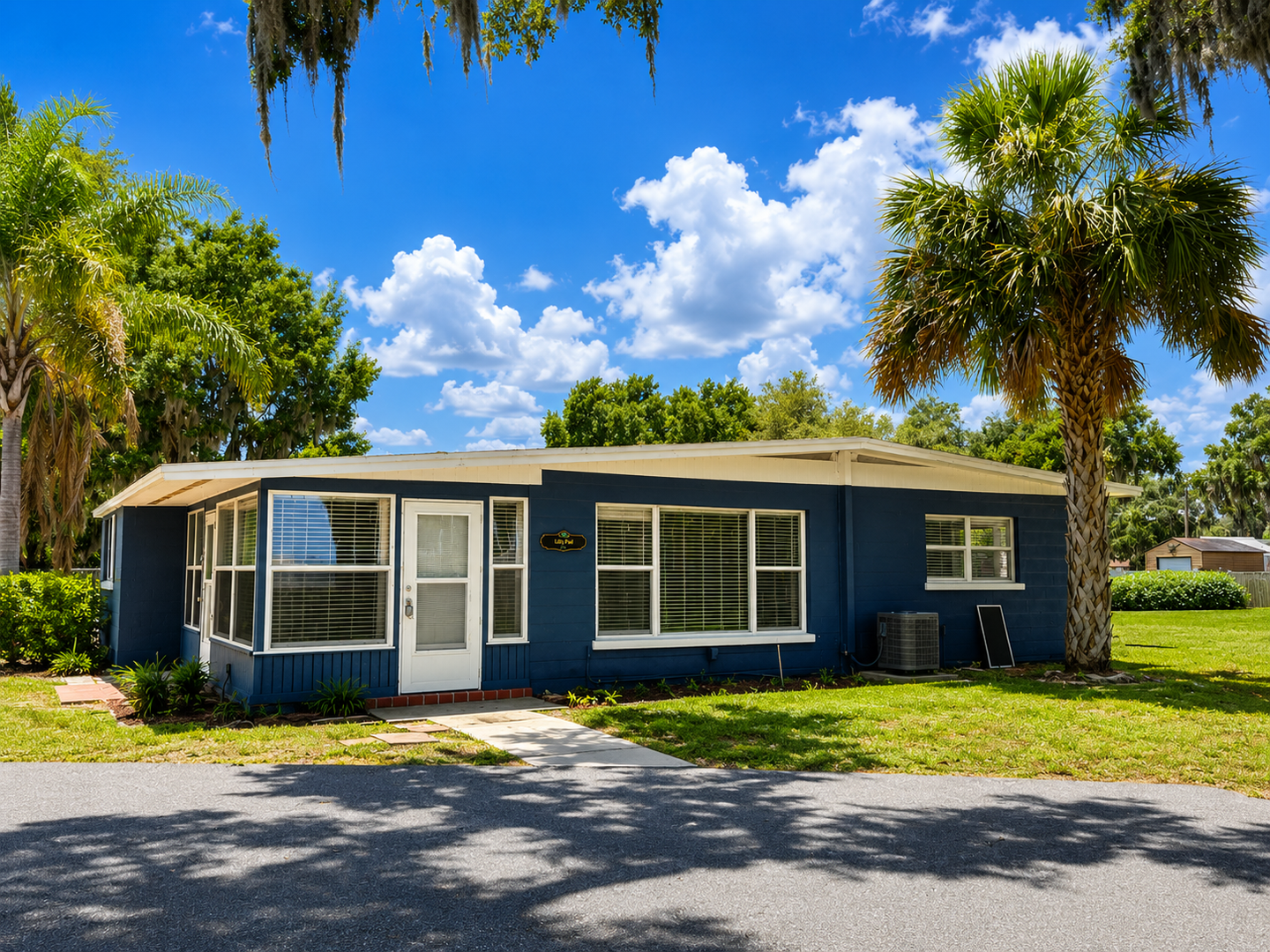 Fruitland Park House: 35136 Cross Street