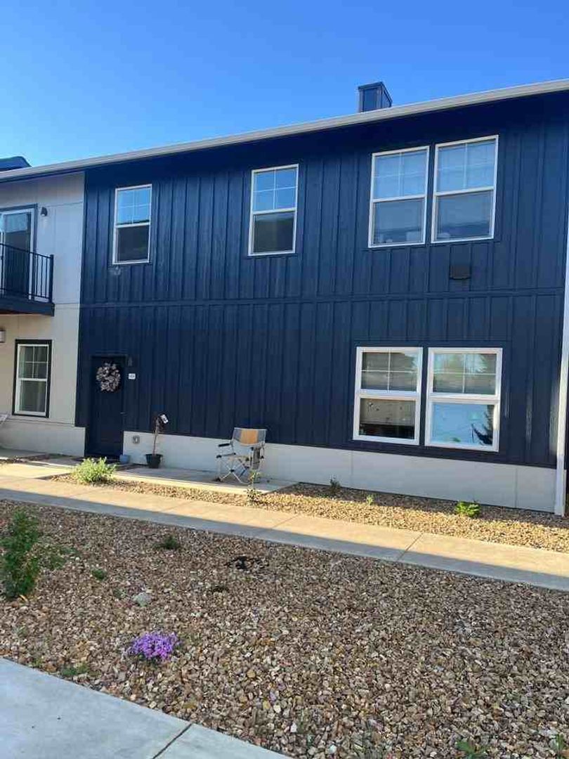 Redmond Apartment: 1500-1650 SW Juniper Ave