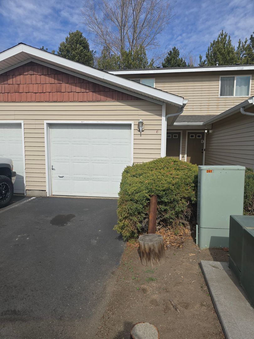 Redmond Apartment: 2610 SW 23rd St