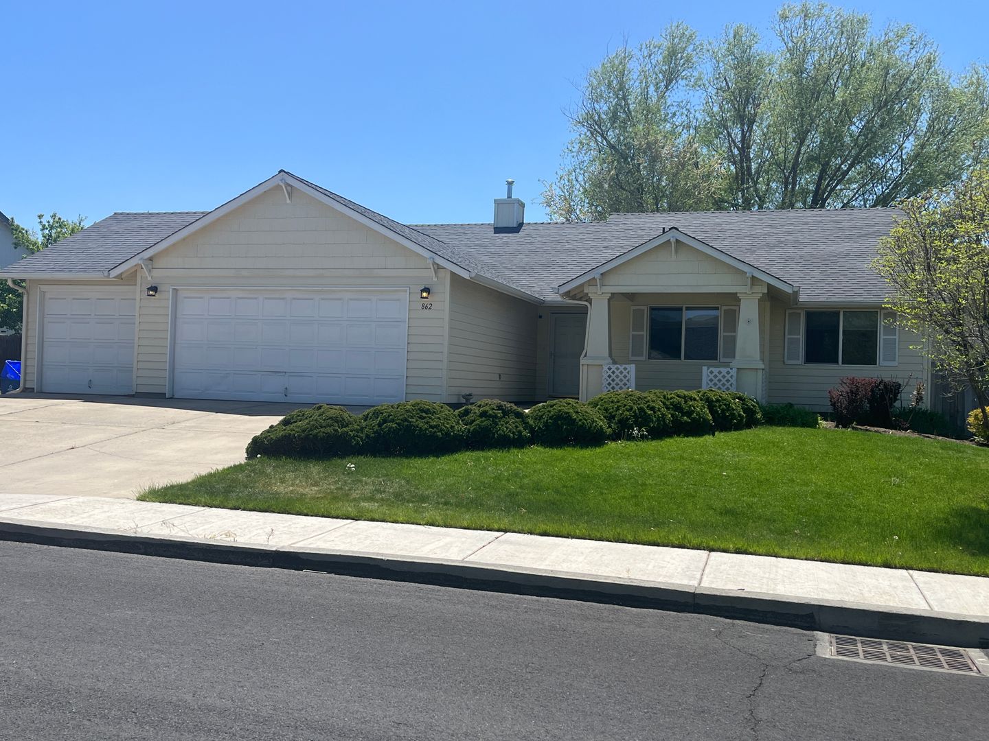 Redmond House: 862 Oak Lane