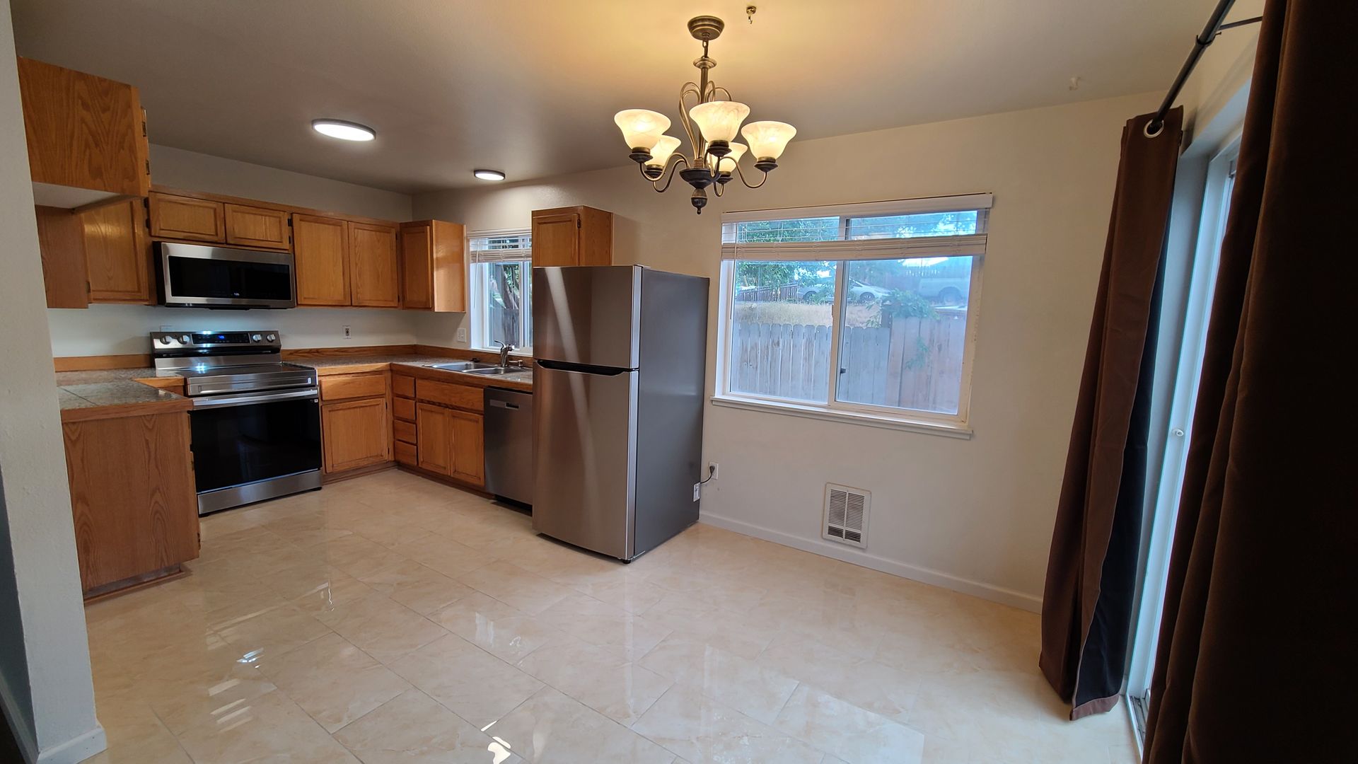 Redmond Apartment: 2141 SW Quartz Ave