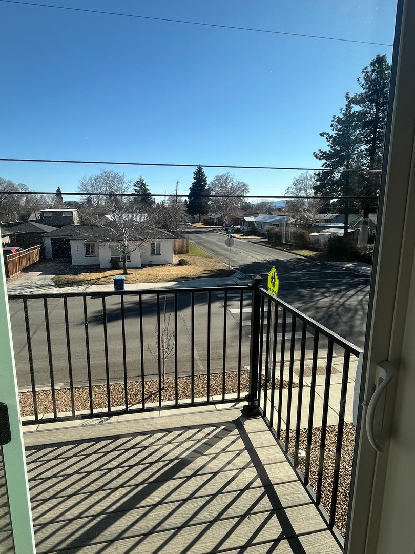 Redmond Apartment: 1500-1650 SW Juniper Ave