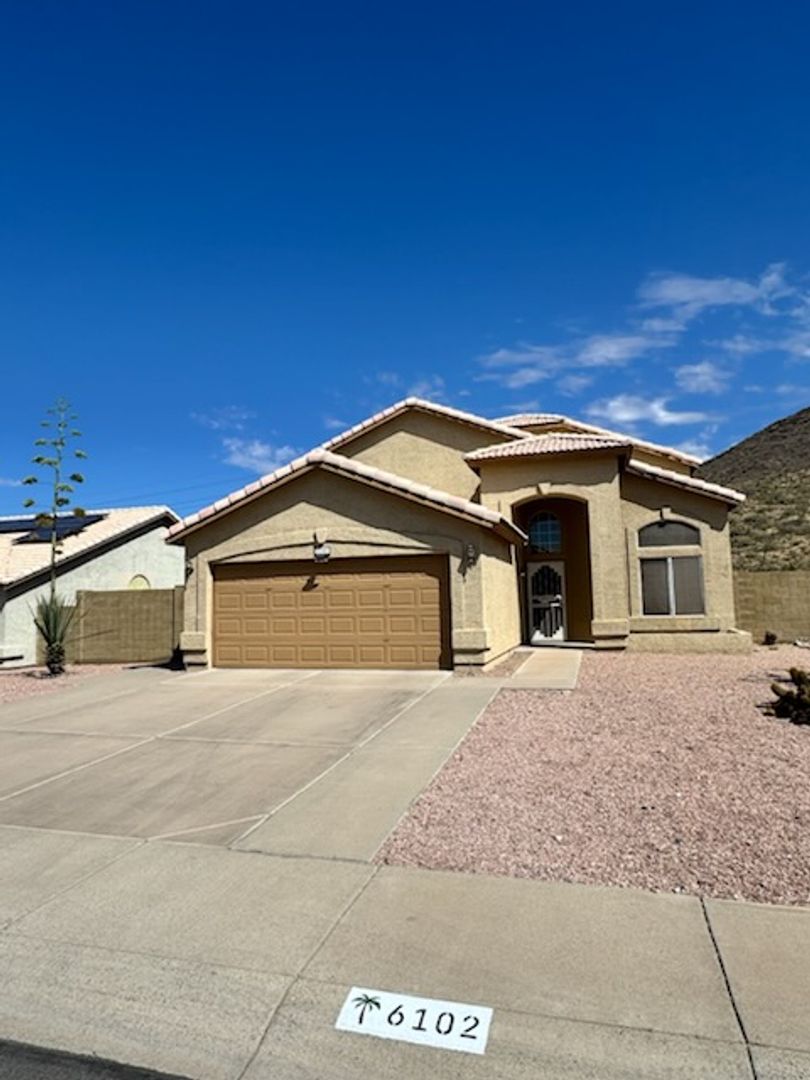 Glendale House: 6102 W Fallen Leaf Ln.