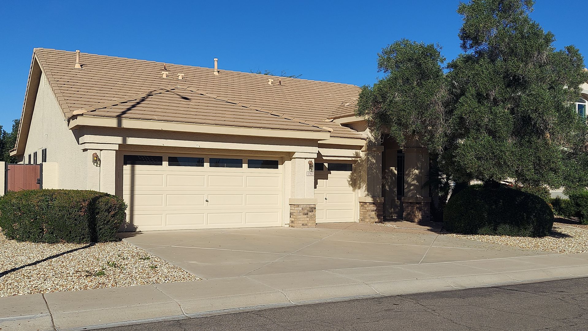 Chandler House: 740 N Nantucket Street