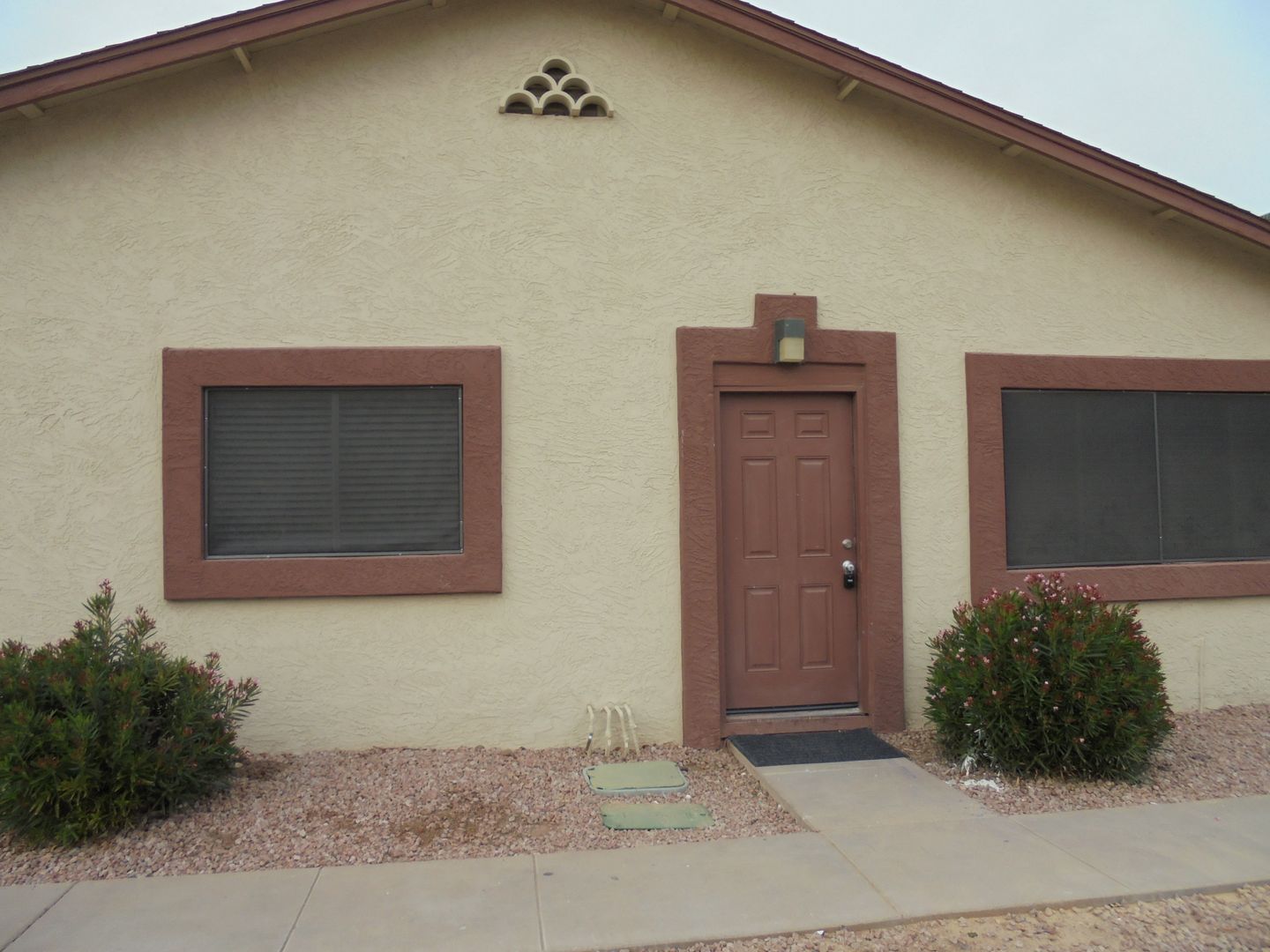 Mesa Townhome: 860 E. Brown Rd. Unit #70