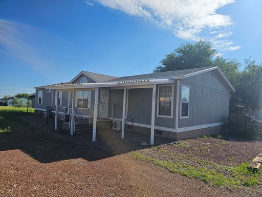 LARGE 4 BED HOME IN HORSESHOE RANCH ESTATES