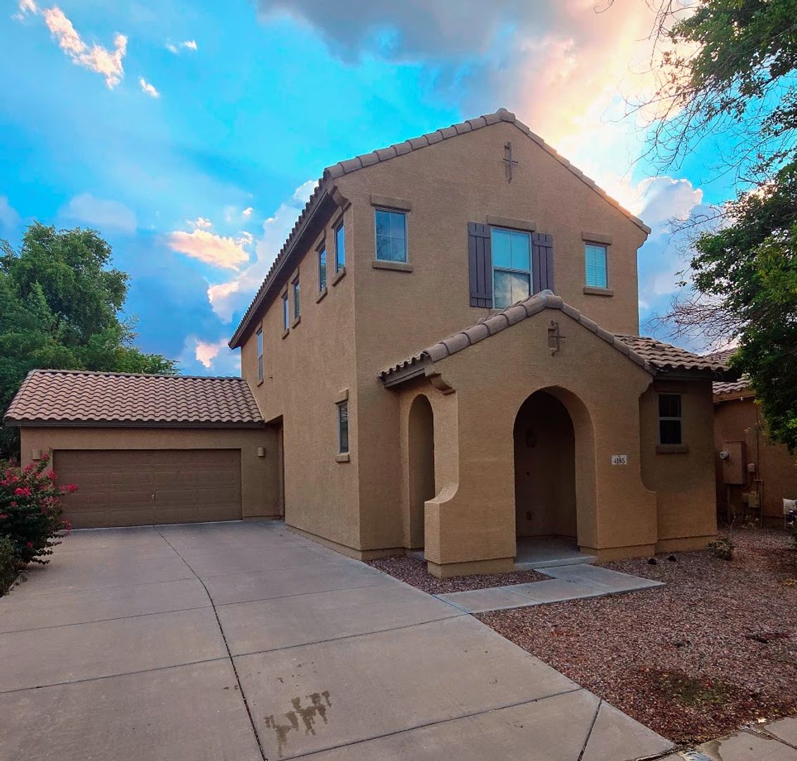 GILBERT House: 4185 E. WOODSIDE COURT