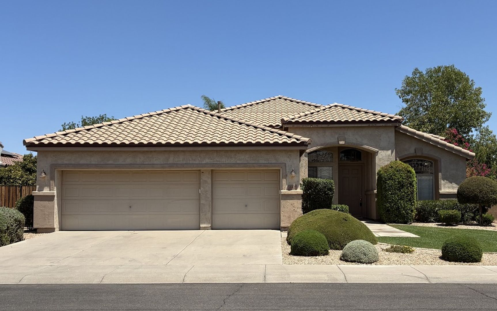 Chandler House: 682 W. RAVEN DR.