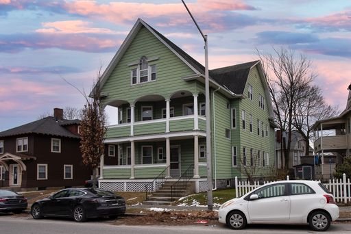 Convenient Location & Updated Amenities! – photo 1