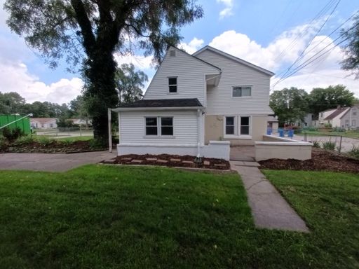 Spacious 3 bedroom 1 Bath in Warren! – photo 1