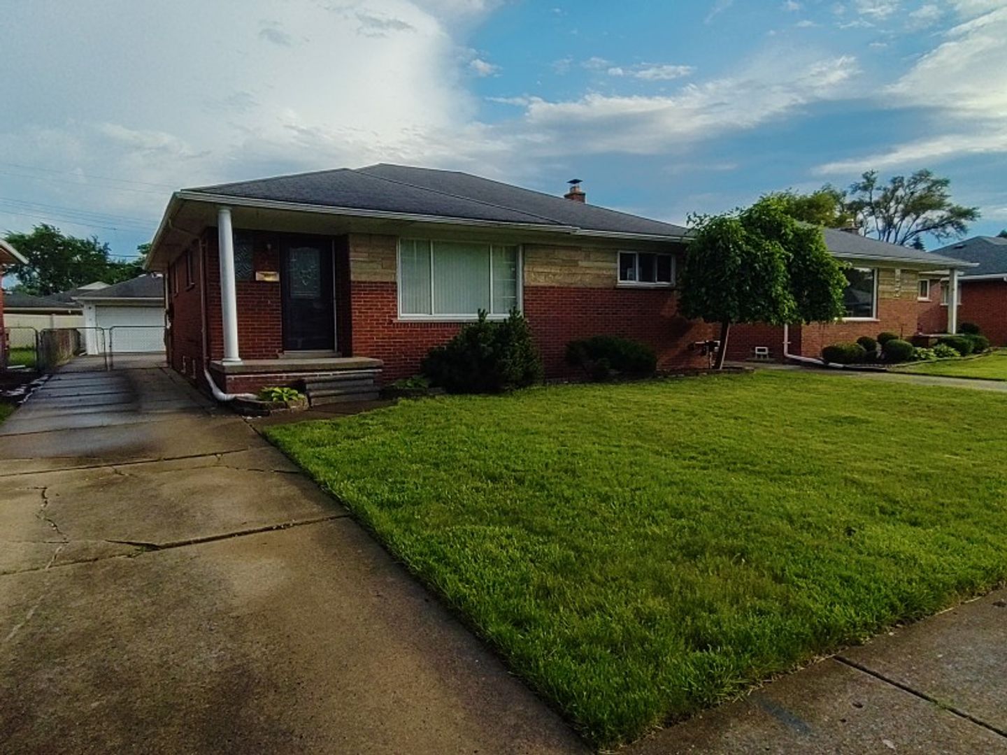 Eastpointe House: 17696 Veronica