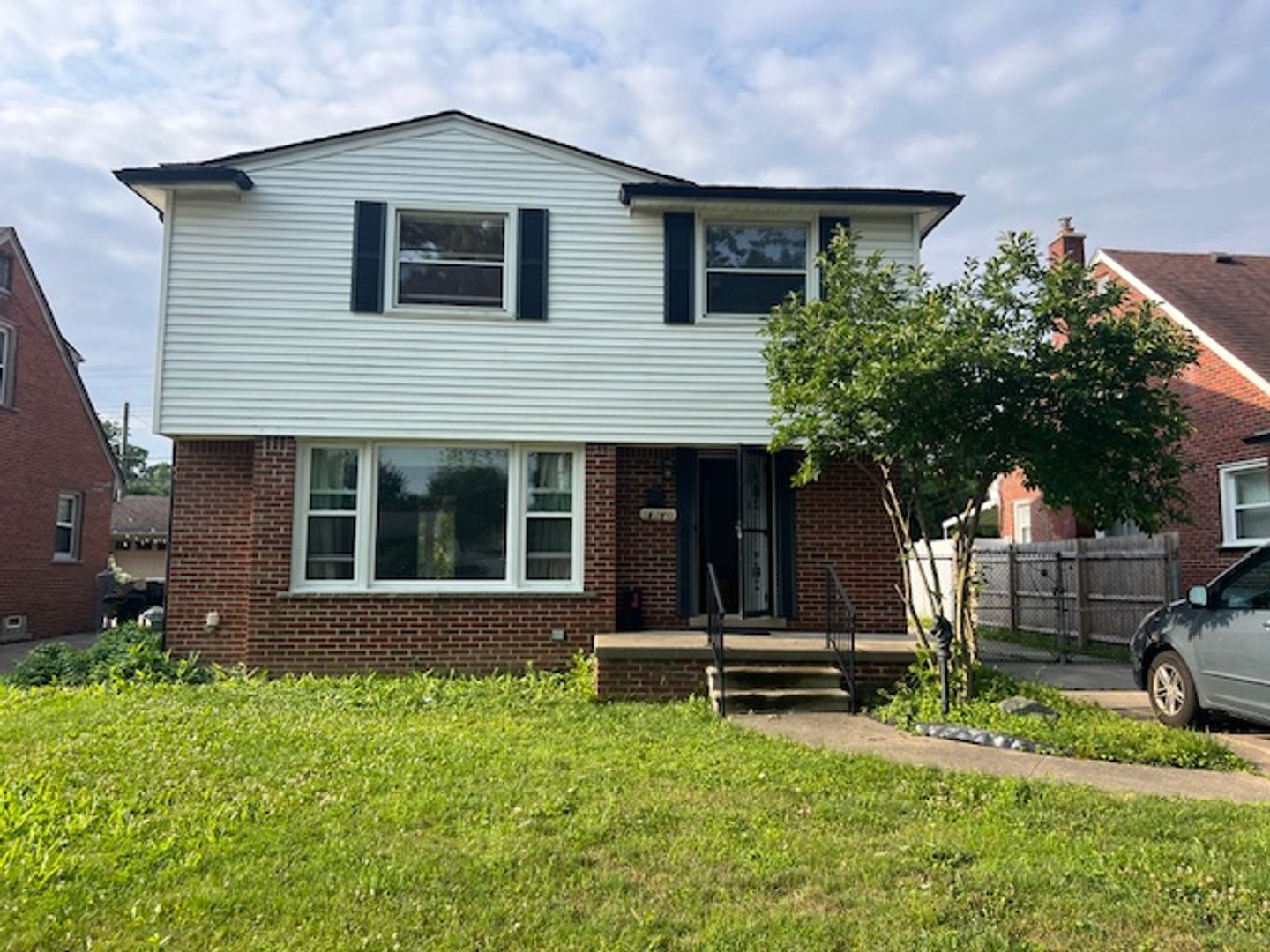 Fraser House: 18270 Spring Court S