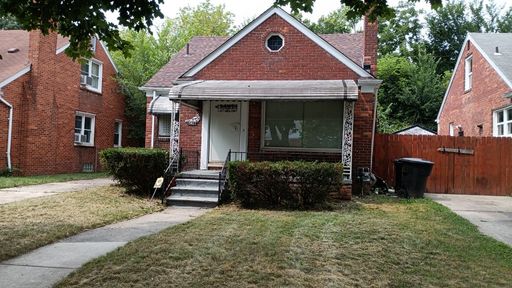 Charming 3-bedroom, 1-bath brick bungalow! – photo 1