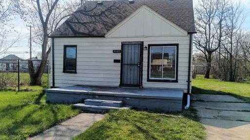 4 bed/1bath bungalow! Now Available! $1000/mo