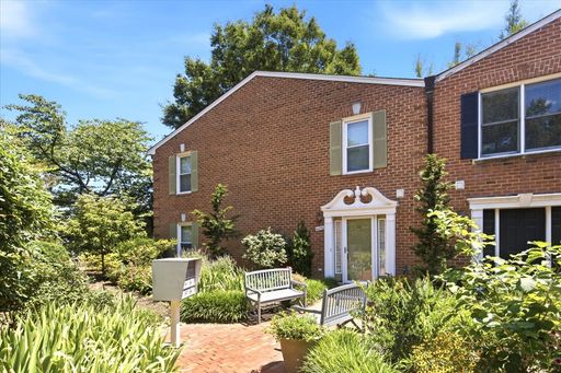 Charming Two-Bedroom, 2.5-Bath Townhouse in Cherrydale! – photo 1