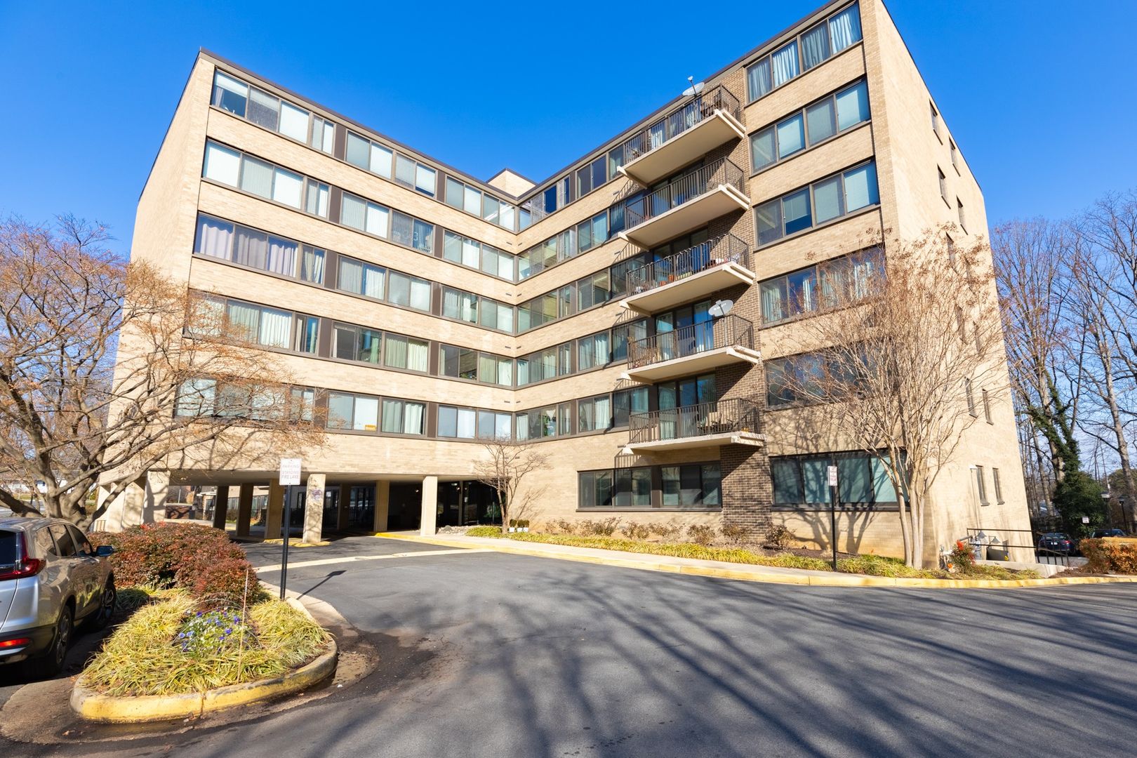 Falls Church Apartment: 600 Roosevelt Blvd  #101