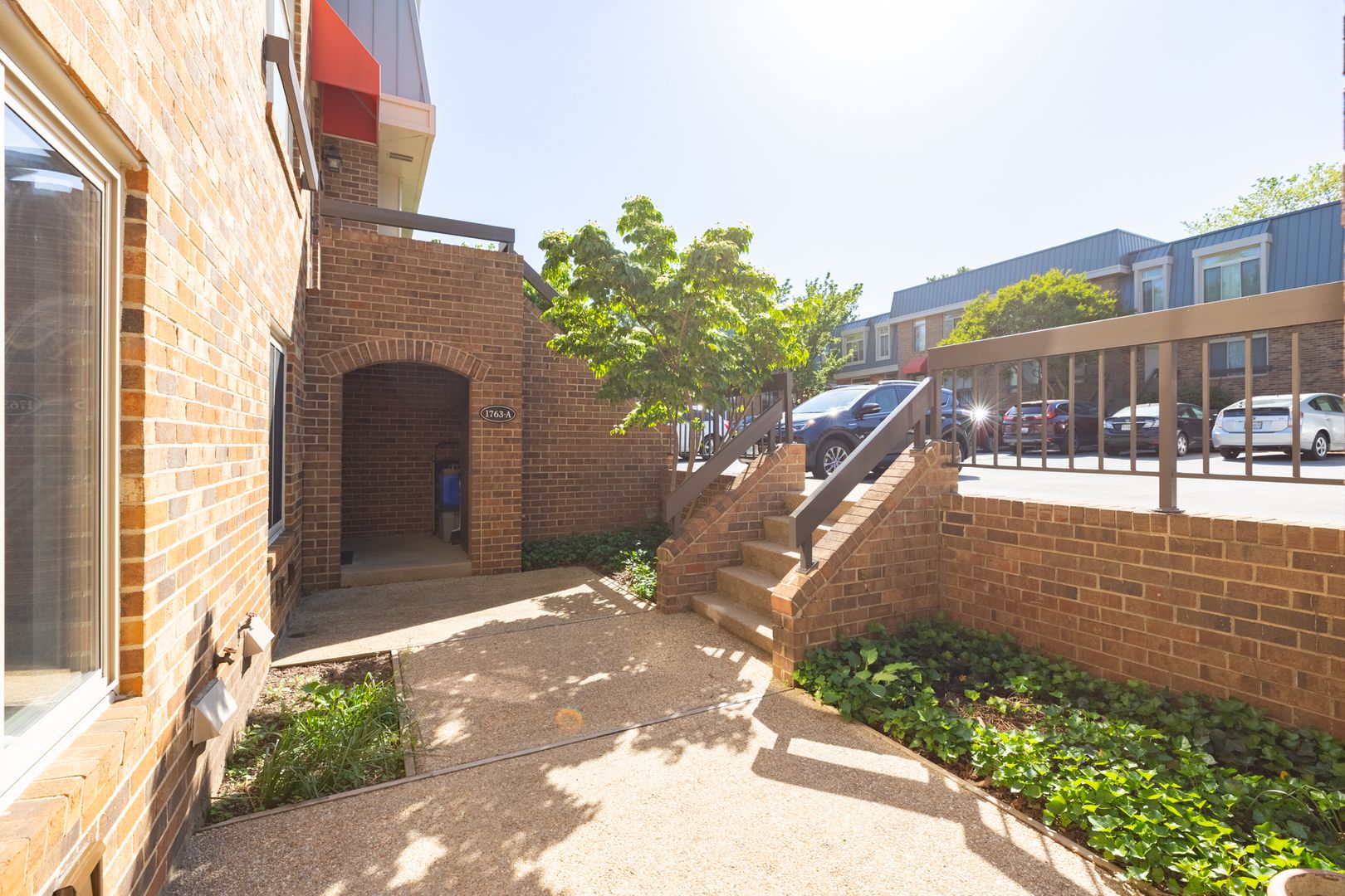 Arlington Apartment: 1765-A S. Hayes Street