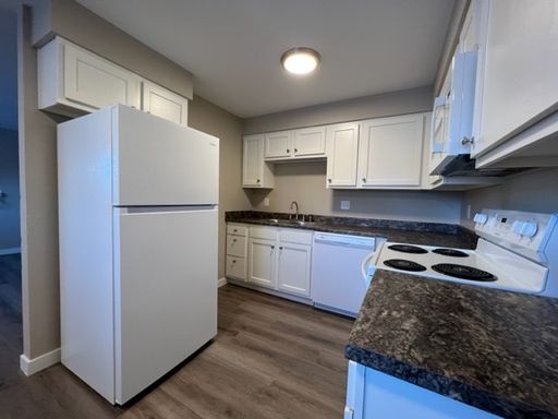 Completely Renovated 2bed, 1bath Apartment Home – photo 1