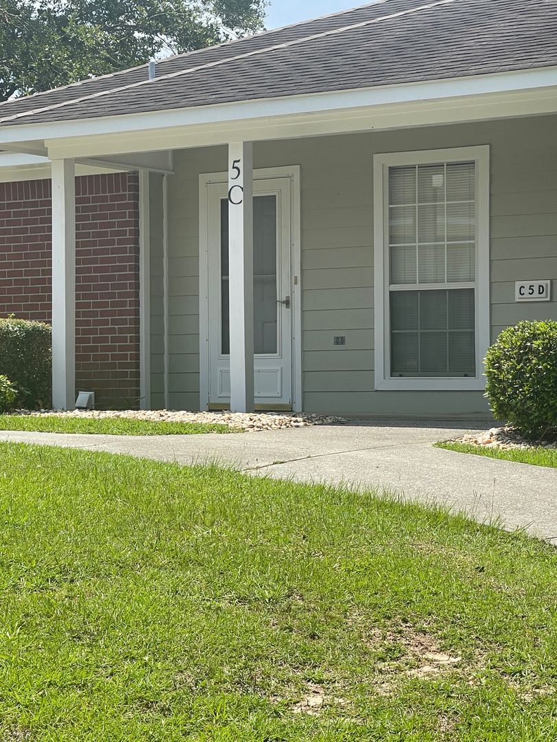 Mobile Apartment: 2260 Pesnell Ct.