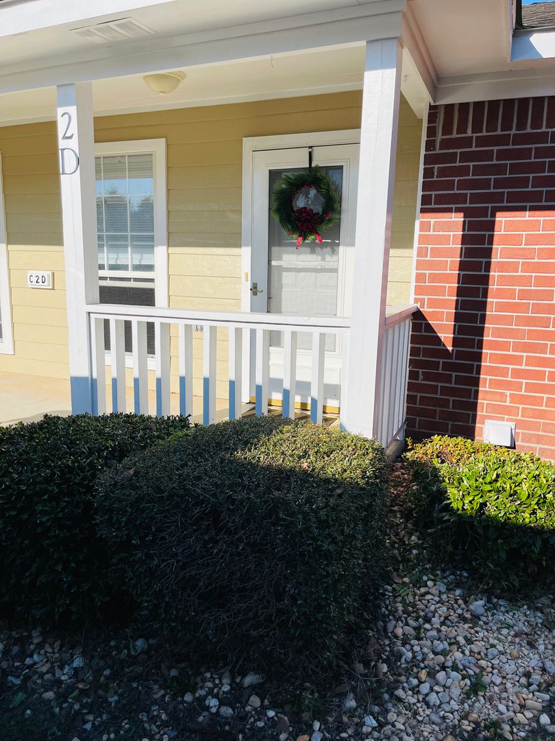 Mobile Apartment: 2260 Pesnell Ct.