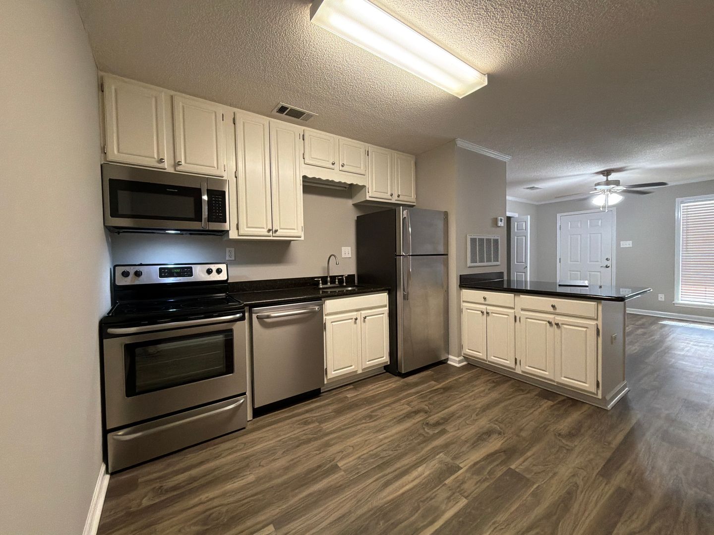 Mobile Apartment: 2260 Pesnell Ct.