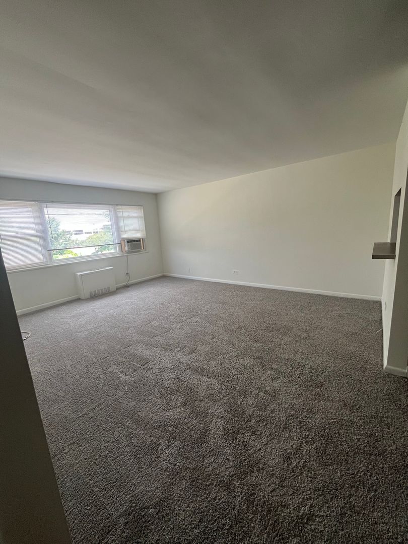 Skokie Apartment: 4937 Church St
