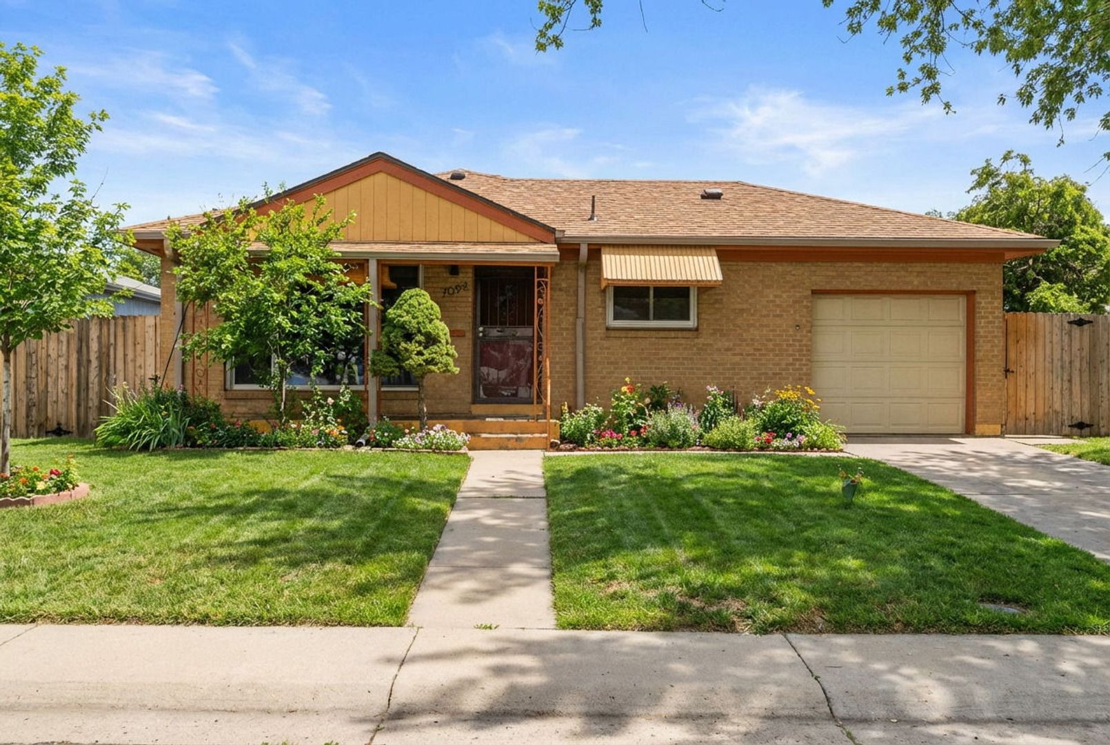 Denver House: 7092 Kalamath St