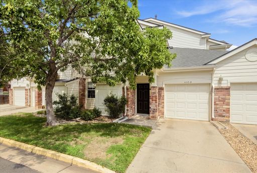 2 bed 2 bath townhouse with private balcony and great amenities~ – photo 1