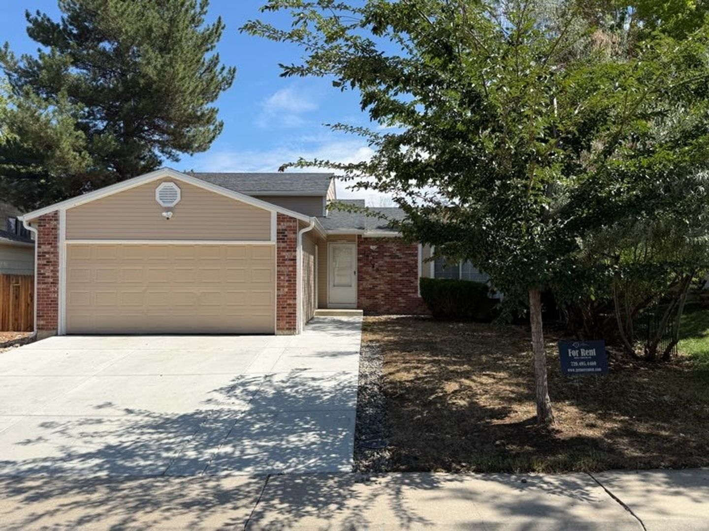 Aurora House: 19145 E Oxford Dr