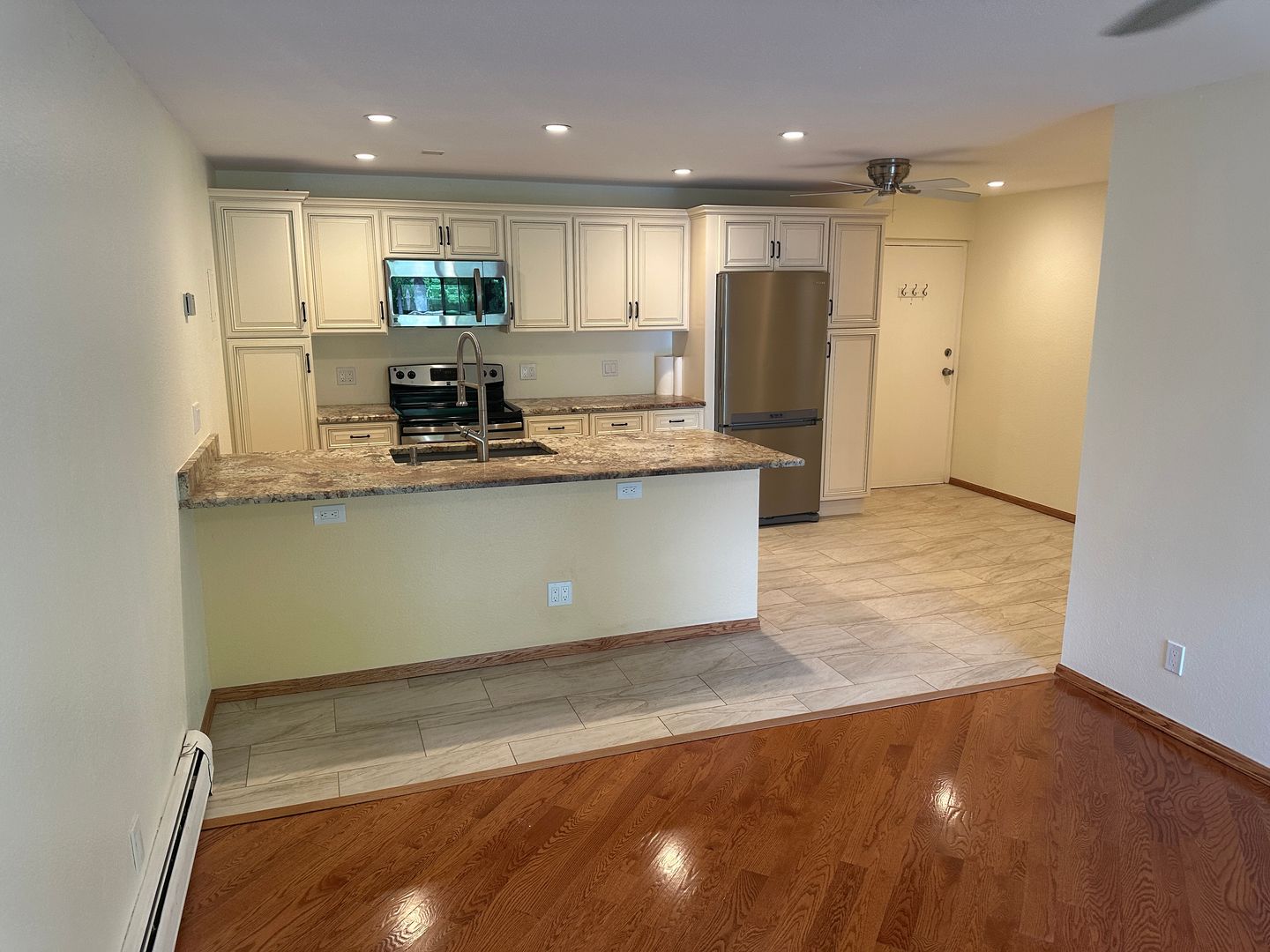 Golden Condo: 1250 Golden Cir #101