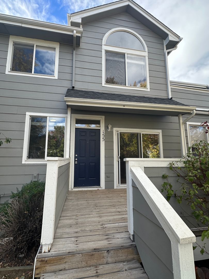 Aurora Townhome: 1021 S. Walden Way