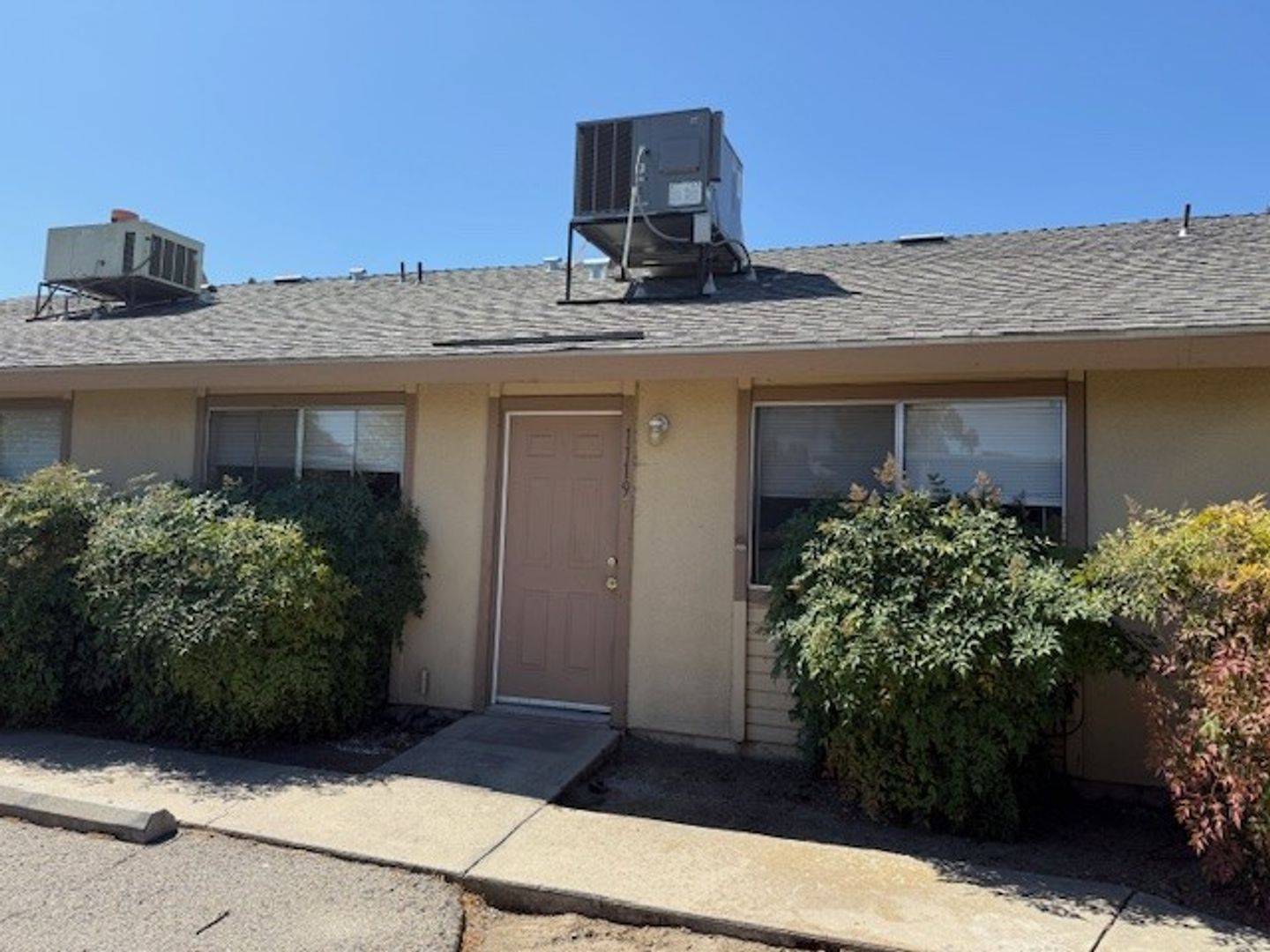 Visalia Apartment: 1101-1121 E. Noble
