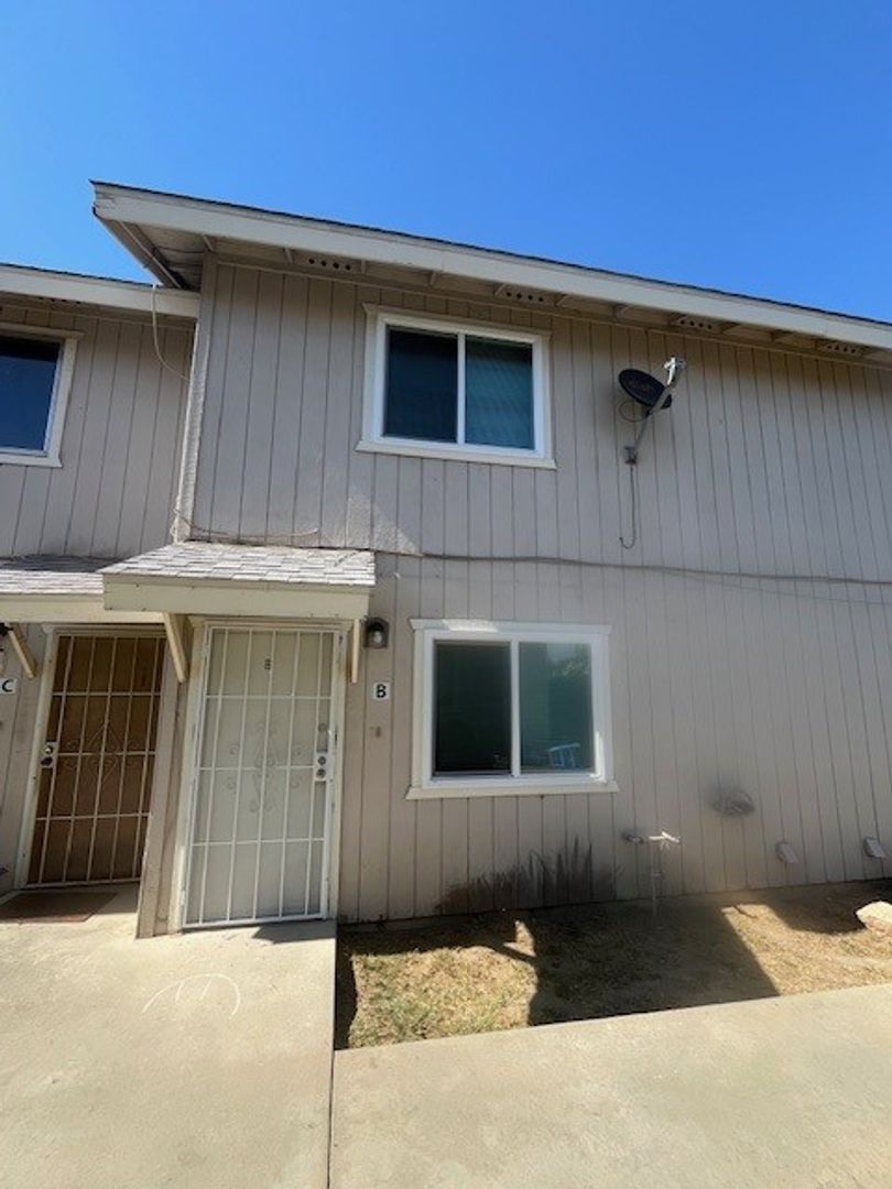 Visalia Apartment: 1005 N. Divisadero Street