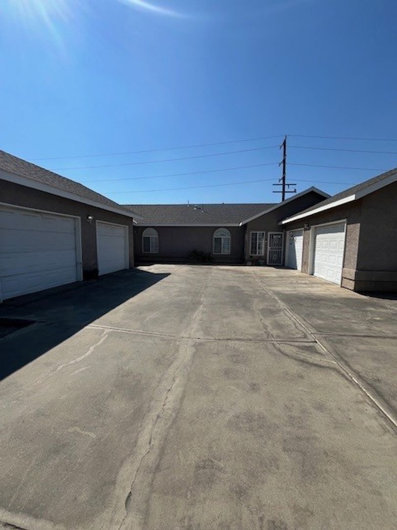 Visalia Apartment: S. Salle Ct.