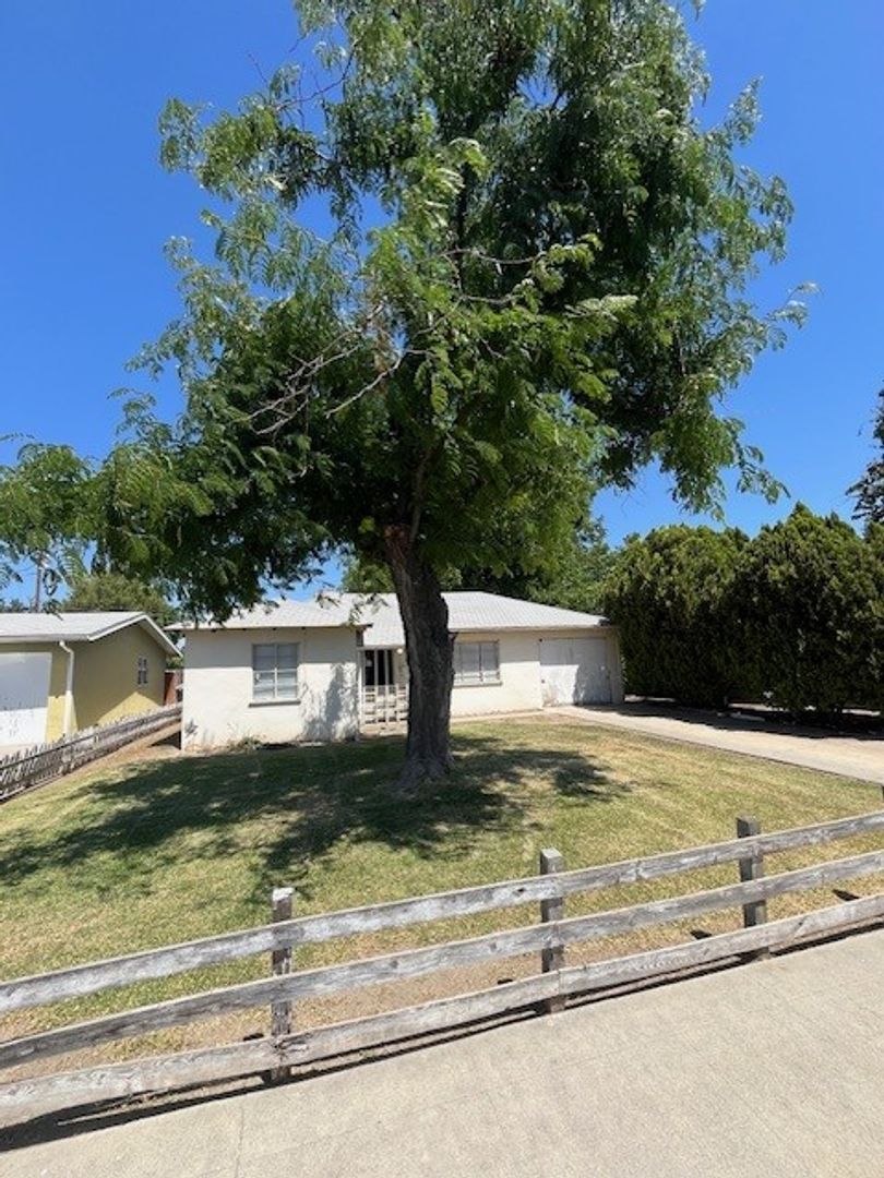 Visalia House: 810 N. Rinaldi Street