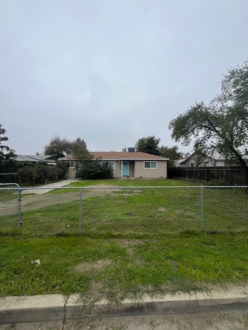 Visalia House: 709 S. Vista Street