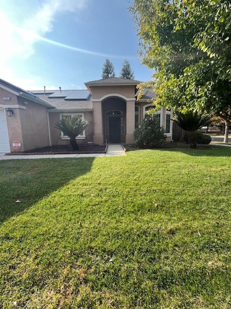 Visalia House: 171 N. Lindsay St.