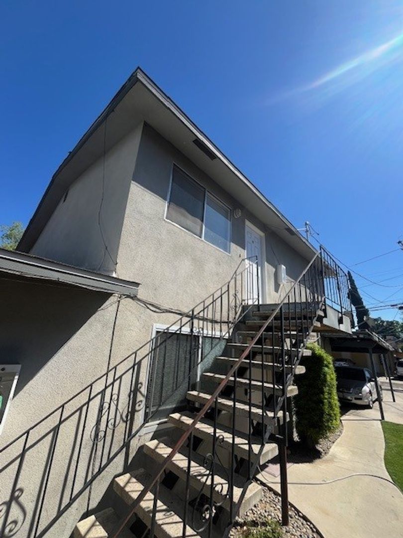 Visalia Apartment: 704 S. Court Street