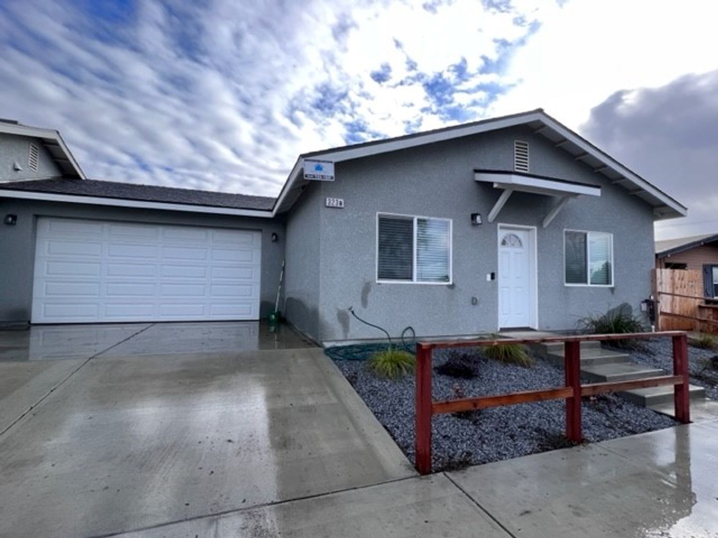Visalia Apartment: 323 W. Laurel Ave