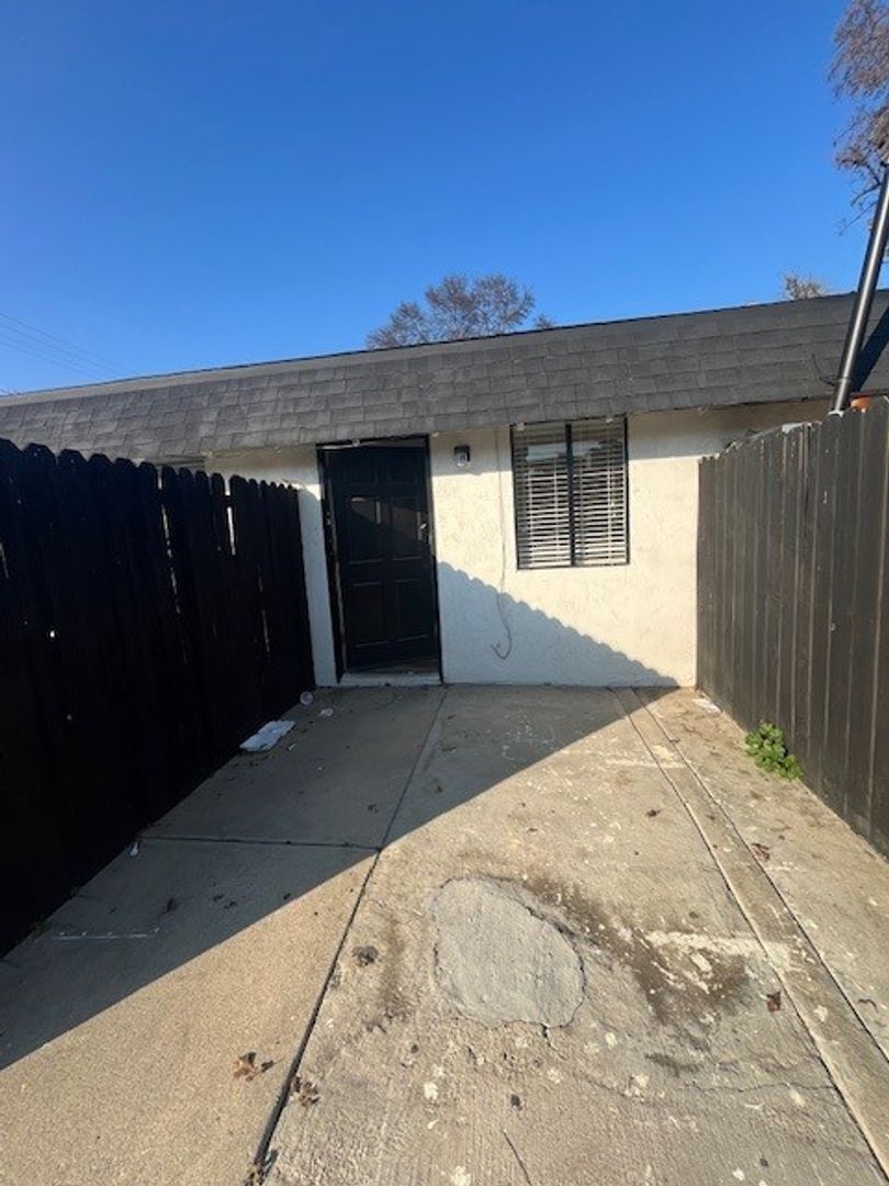 Visalia Apartment: 611 S. Garden Street