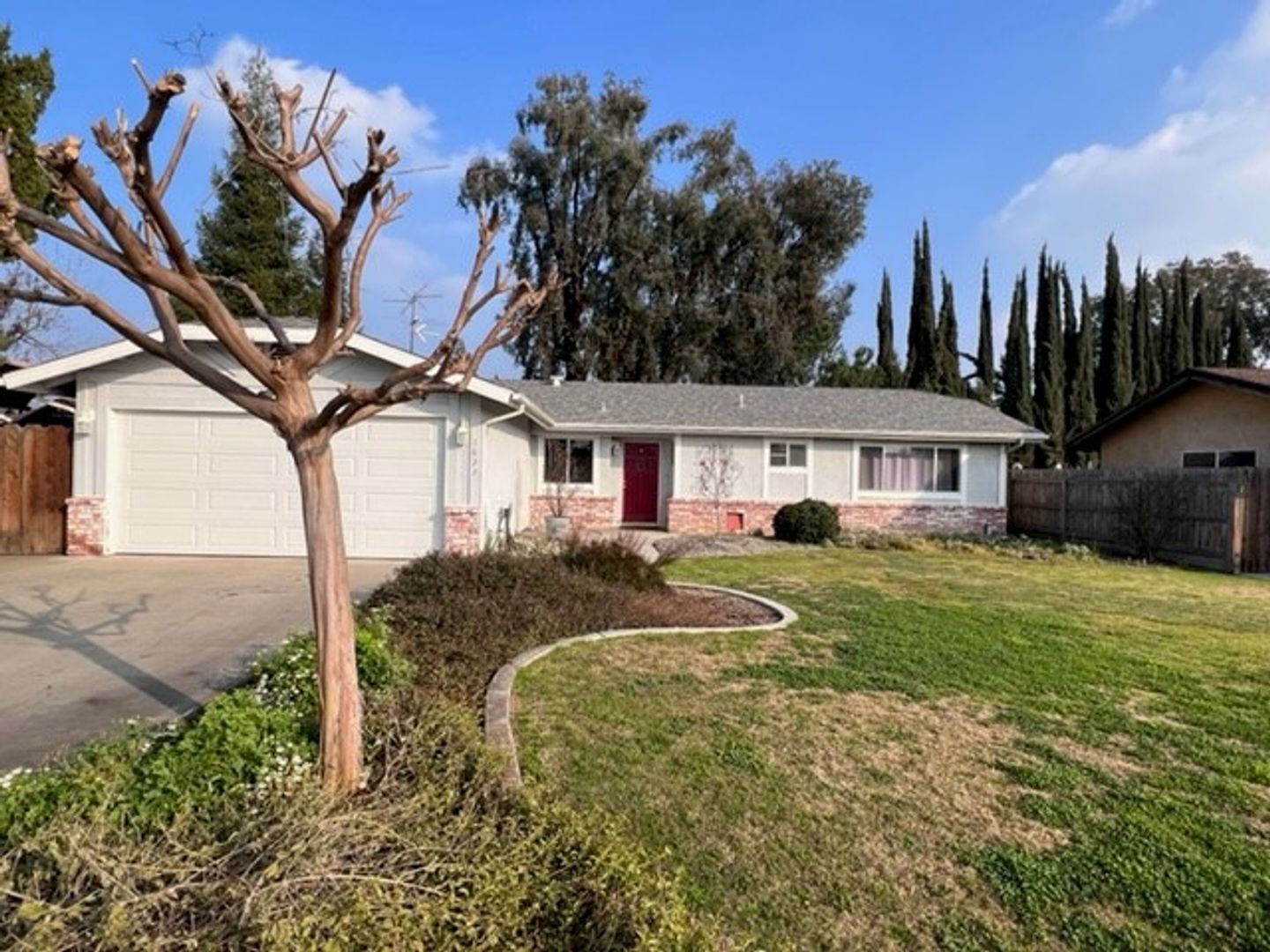 Visalia House: 1622 S. Bradley Street